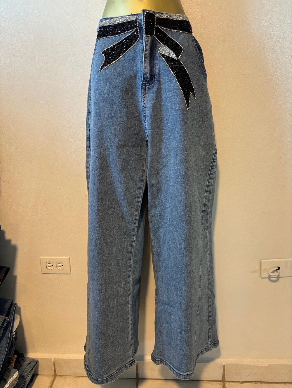 High-Waist Wide-Leg Women's Jeans with Black Bow Detail